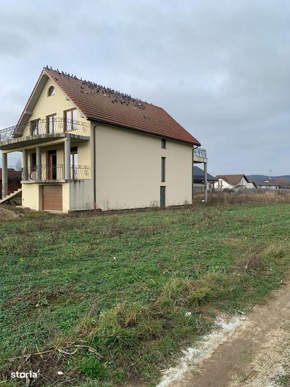 Casă cu 4 camere cu Teren 2300 Mp în Oșorhei