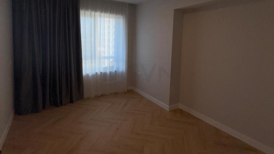 Apartament cu 4 camere semidecomandat, mobilat în Pipera