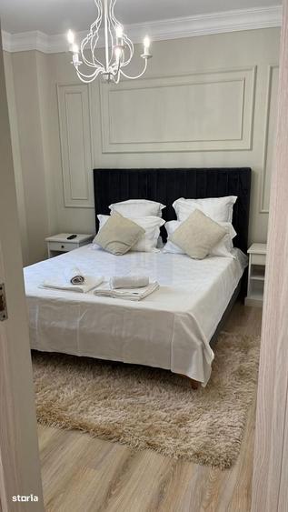 Apartament cu 3 camere semidecomandat, mobilat în Central