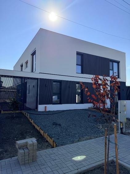 Duplex cu 5 camere cu Canalizare în Dumbrăvița