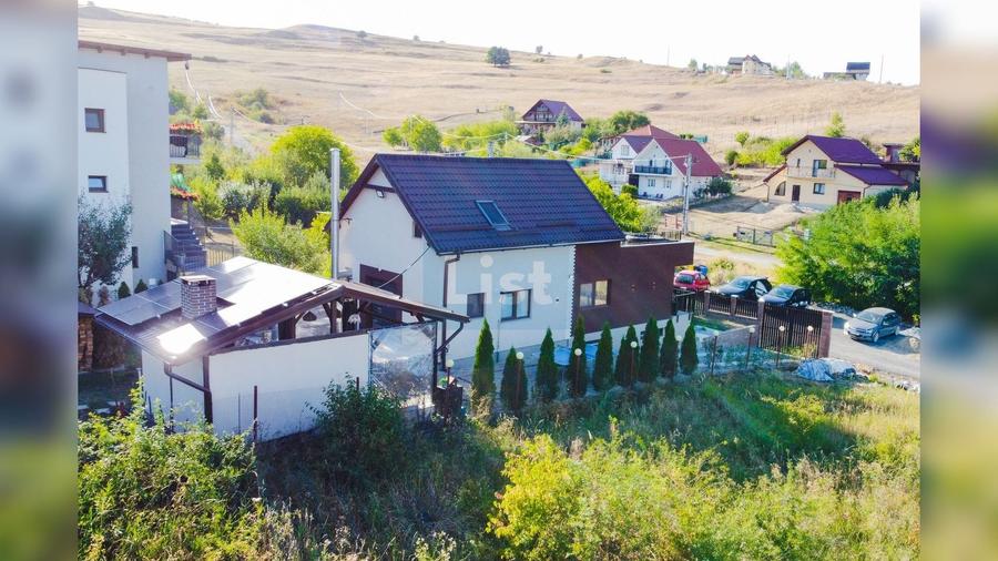Casă cu 4 camere cu Teren 566 Mp în Câmpenești