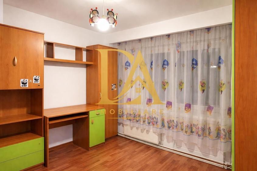 Apartament cu 4 camere decomandat în Băneasa