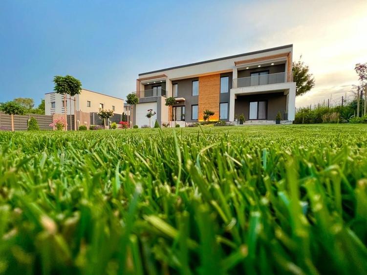 Casă cu 4 camere în Exterior Vest