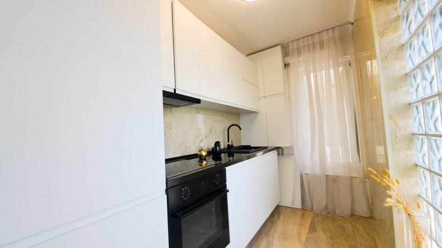 Apartament cu 3 camere semidecomandat în Străulești