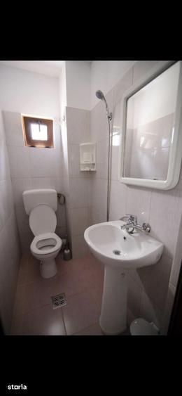 Casă cu 10 camere cu Teren 700 Mp în Costinești
