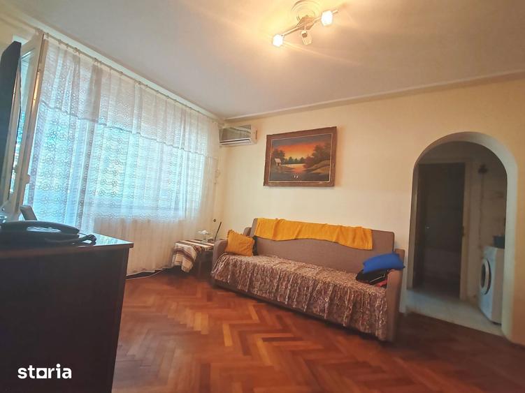 Apartament cu 2 camere semidecomandat în Craiovei
