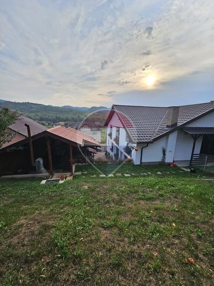 Duplex cu 9 camere cu Teren 750 Mp în Rona de Jos