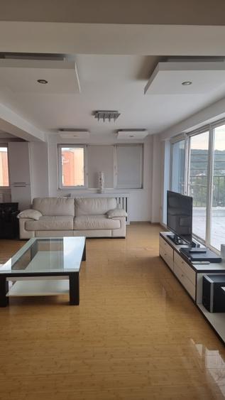 Apartament cu 3 camere decomandat în Libertății