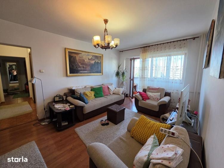 Apartament cu 3 camere semidecomandat în Iancului