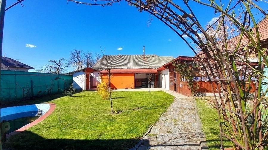 Casă individuală cu 6 camere cu Canalizare în Lunca (Voinești)