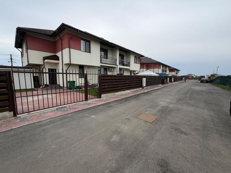 Duplex cu 4 camere cu Canalizare în Central