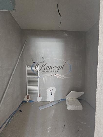 Apartament cu 3 camere semidecomandat în Florești