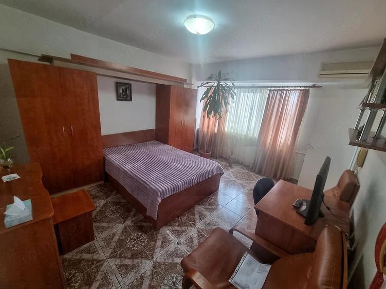 Garsonieră decomandată în Casa de Cultură