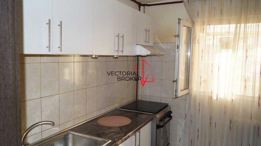 Apartament cu 3 camere decomandat, mobilat în Dristor