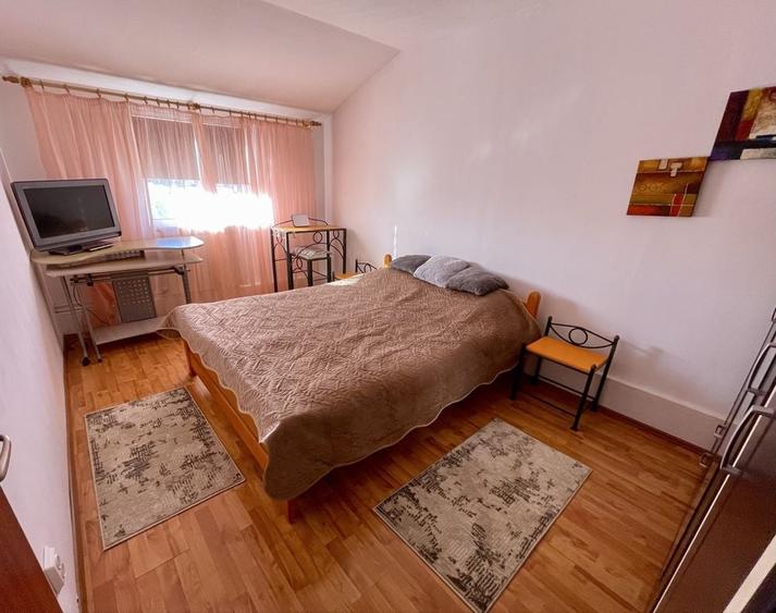 Apartament cu 3 camere semidecomandat în Exterior Vest