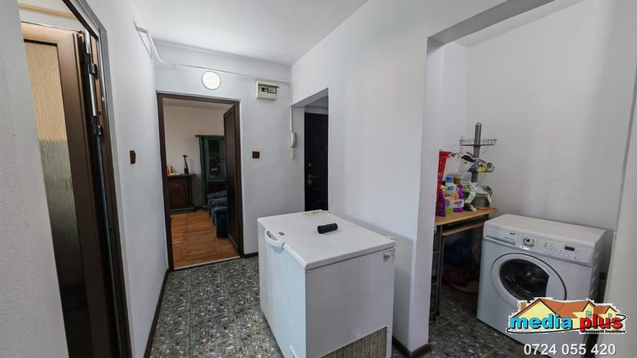Apartament 2 camere decomandat, 3 balcoane, cartier Port - 4