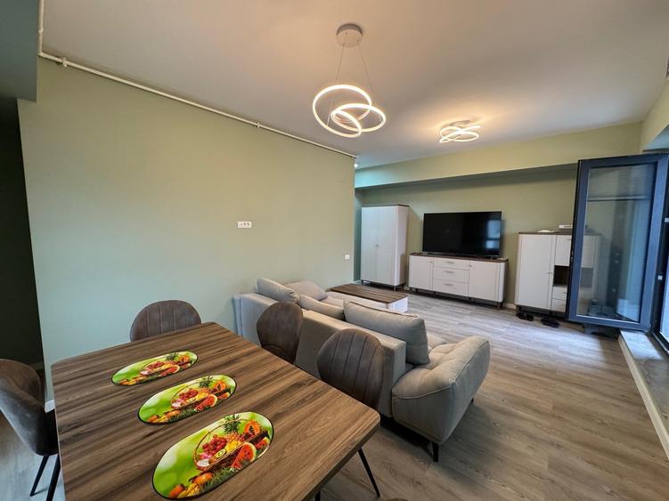 Apartament cu 2 camere decomandat în Universitate