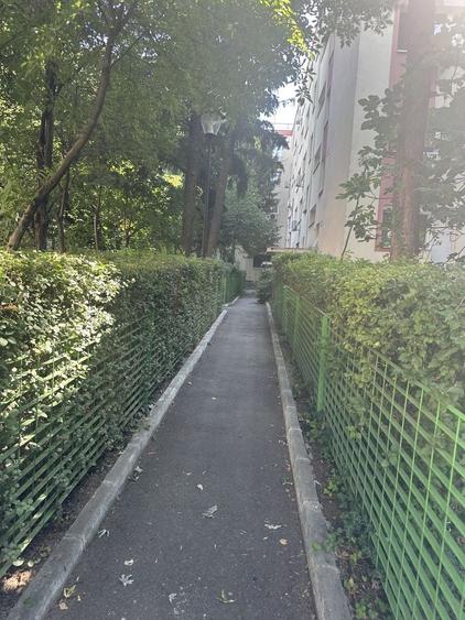 Apartament cu 3 camere decomandat, mobilat în Brâncoveanu
