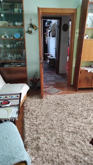 Apartament cu 3 camere semidecomandat în Dărmănești