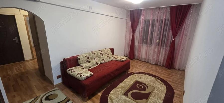 Apartament cu 3 camere semidecomandat, mobilat în Aradului
