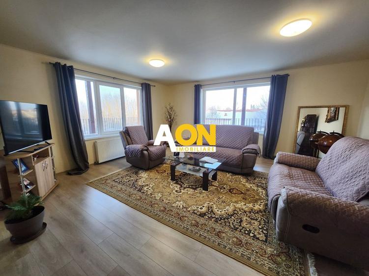 Casă individuală cu 6 camere cu Canalizare în Periferie