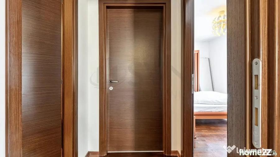 Apartament cu 3 camere decomandat în Victoriei