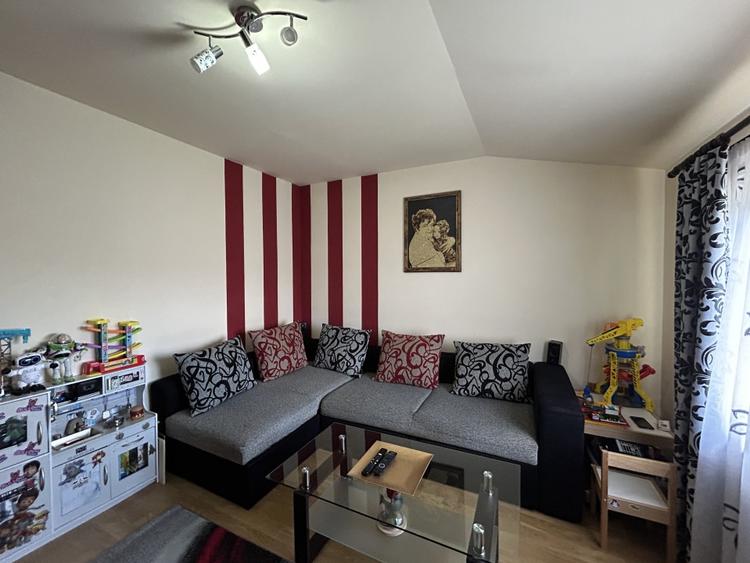 Apartament cu 3 camere decomandat, mobilat în Dâmbovița