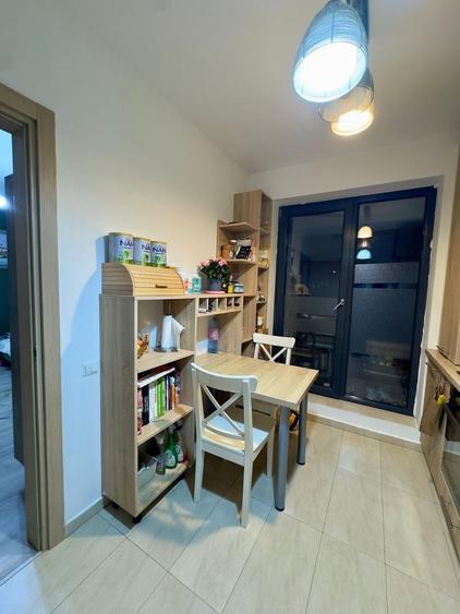 Apartament cu 3 camere semidecomandat, mobilat în Băneasa