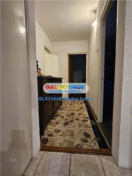 Apartament cu 4 camere decomandat în Titan
