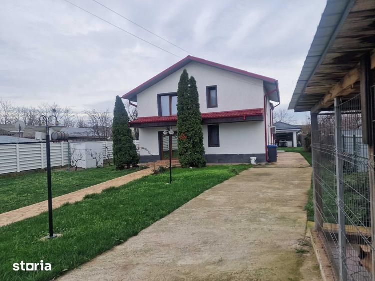 Casă cu 6 camere cu Teren 1300 Mp în Cazasu