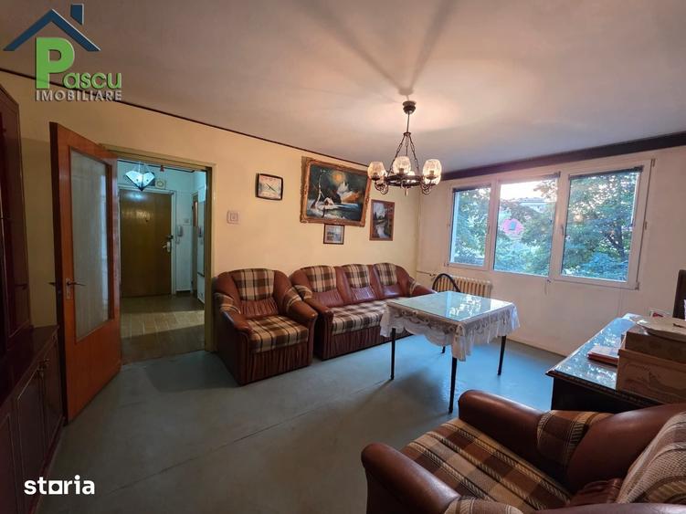 Apartament cu 3 camere semidecomandat în Giurgiului