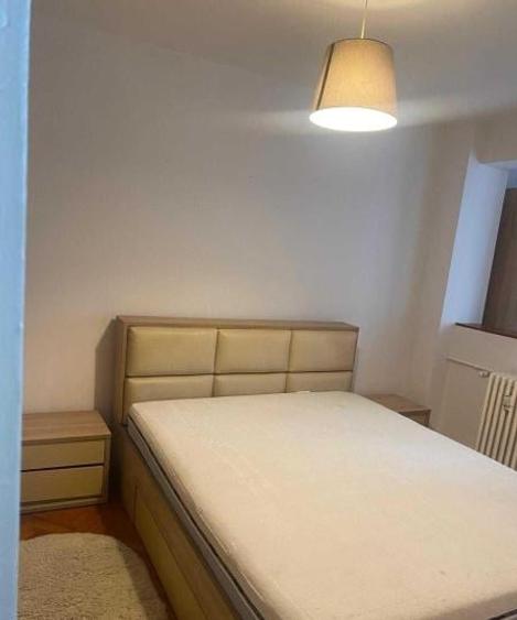 Apartament cu 3 camere semidecomandat în Iancului