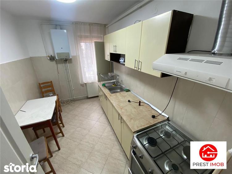Apartament cu 3 camere decomandat în Tudor