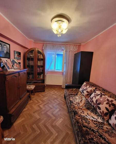 Apartament cu 3 camere decomandat în Alexandru cel Bun