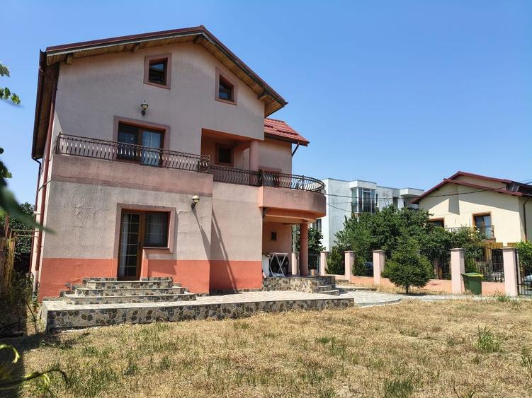 Casă cu 4 camere cu Canalizare în Central