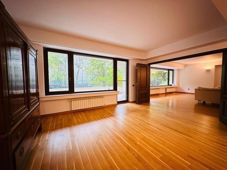 Apartament cu 4 camere semidecomandat în Dorobanți