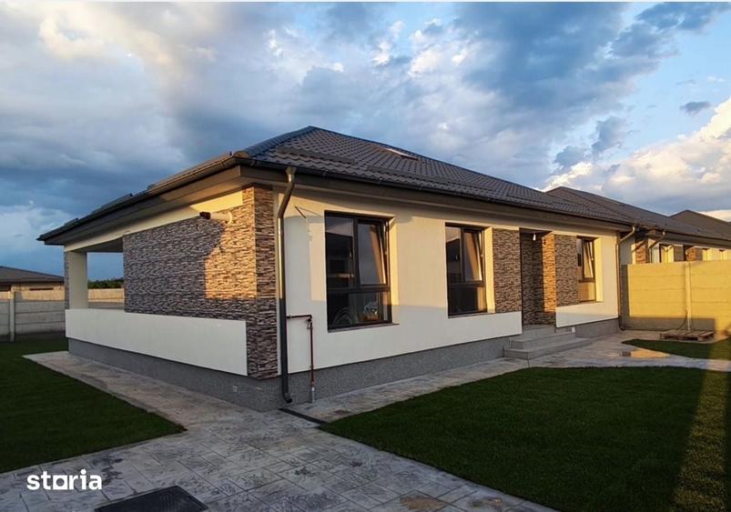Casă cu 4 camere cu Teren 390 Mp în Joița