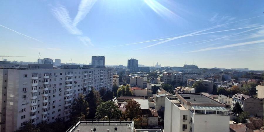 Apartament cu 3 camere decomandat în Titulescu