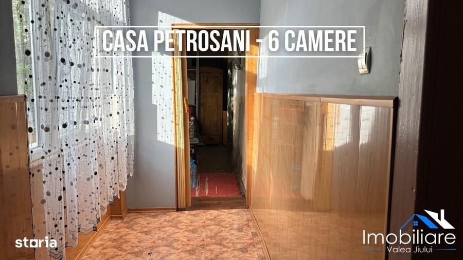 Casă cu 4 camere în Petrila
