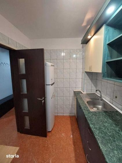 Apartament cu 3 camere decomandat, mobilat în Berceni
