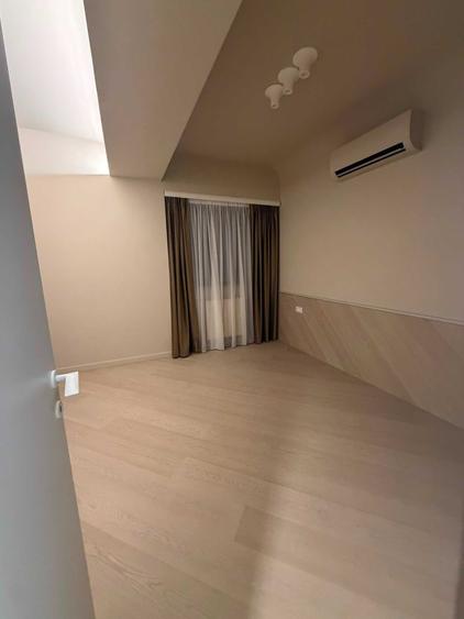 Apartament cu 3 camere semidecomandat în Pipera