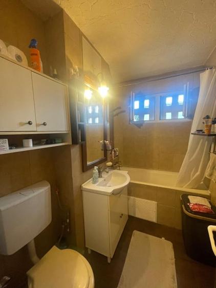 Apartament cu 3 camere semidecomandat, mobilat în Valea Rosie