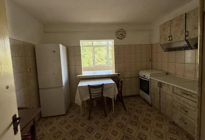 Apartament cu 3 camere decomandat în Brazda lui Novac