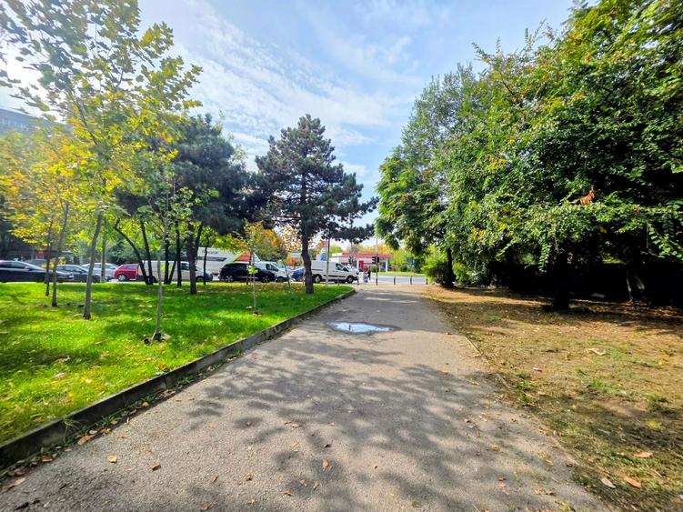 Apartament cu 4 camere decomandat în Doamna Ghica