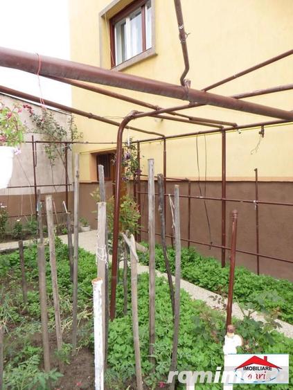 Casă cu 7 camere cu Teren 195 Mp în Semicentral