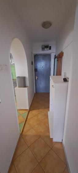 Apartament cu 3 camere semidecomandat, mobilat în Obor