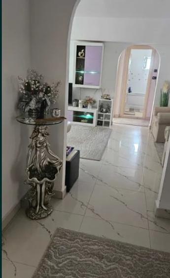 Apartament cu 2 camere semidecomandat, mobilat în Titan — fotografia 3