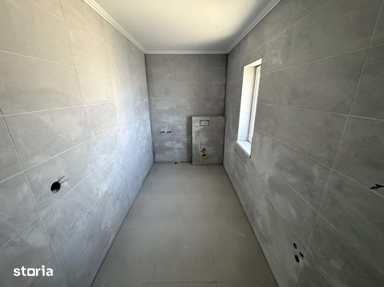 Casă cu 4 camere cu Teren 150 Mp în Tomești