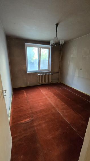 Apartament cu 3 camere semidecomandat în Pantelimon