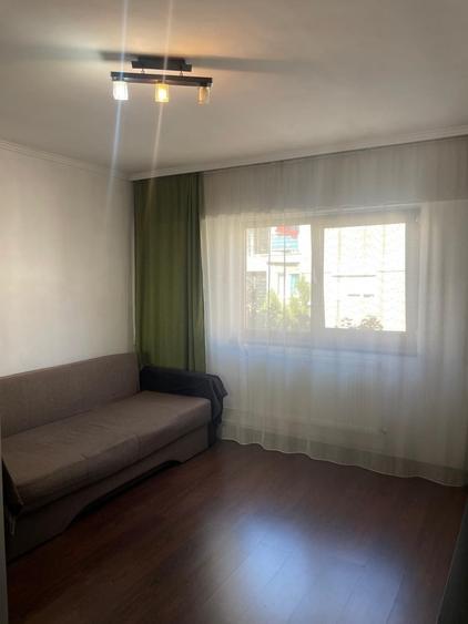 Garsonieră decomandată în Rogerius